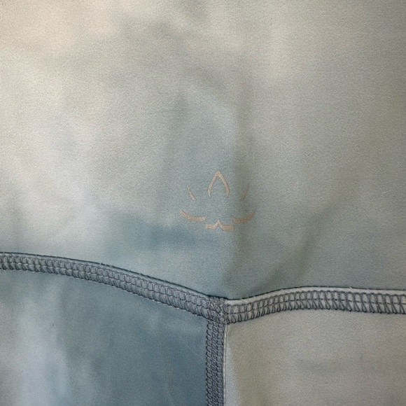 BEYOND YOGA BLUE TIE DYE HIGH WAISTED MIDI LEGGING - Picture 6 of 9